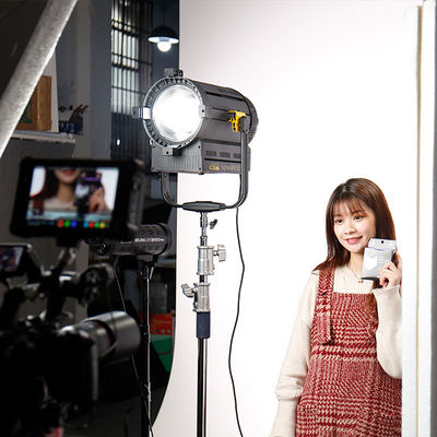 Film Televisi Sorotan Lampu LED Studio 400w Kamera Fotografi Fresnel 5500K Zoom Otomatis Fokus CRI 96