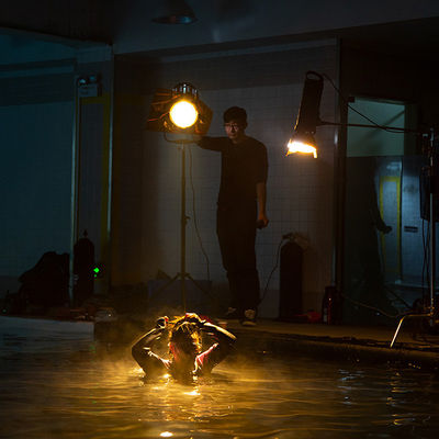 Film Televisi Sorotan Lampu LED Studio 400w Kamera Fotografi Fresnel 5500K Zoom Otomatis Fokus CRI 96