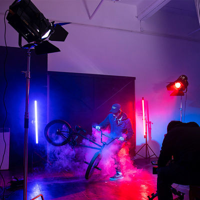 Film Televisi Sorotan Lampu LED Studio 400w Kamera Fotografi Fresnel 5500K Zoom Otomatis Fokus CRI 96